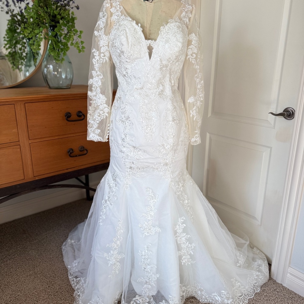 Lace Mermaid Wedding Dress – Long Sleeves, Illusion Back, Train, Sz 10